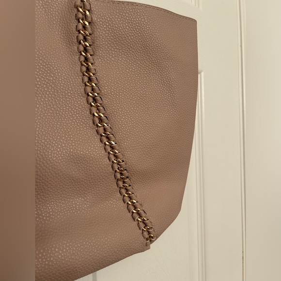 NWT Badgley Mischka Decorative Chain Tote - Picture 5 of 8
